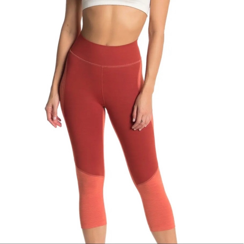 3/4 Red and Orange Outdoor Leggings size Small